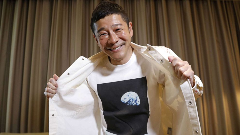 Japanese Billionaire Seeking 8 People to Join Him on SpaceX Mission to The Moon