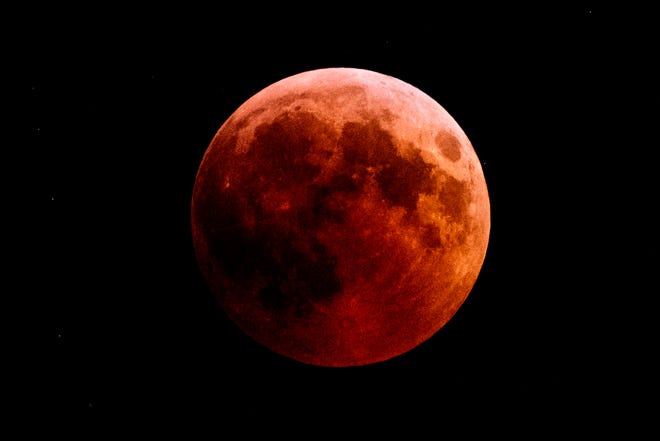 The Only Total Lunar Eclipse of 2021 Is Coming Tomorrow, And It&#8217;s a Really Special One