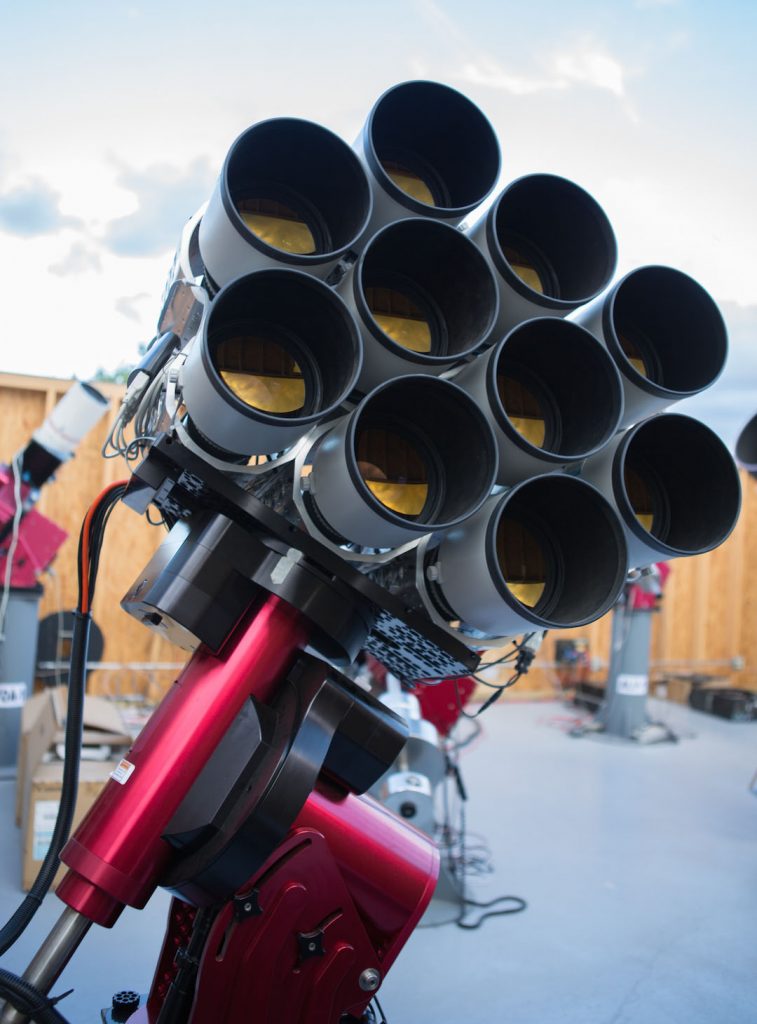 Fly-Eyed Lens Array Captures Dim Objects Missed by Giant Telescopes