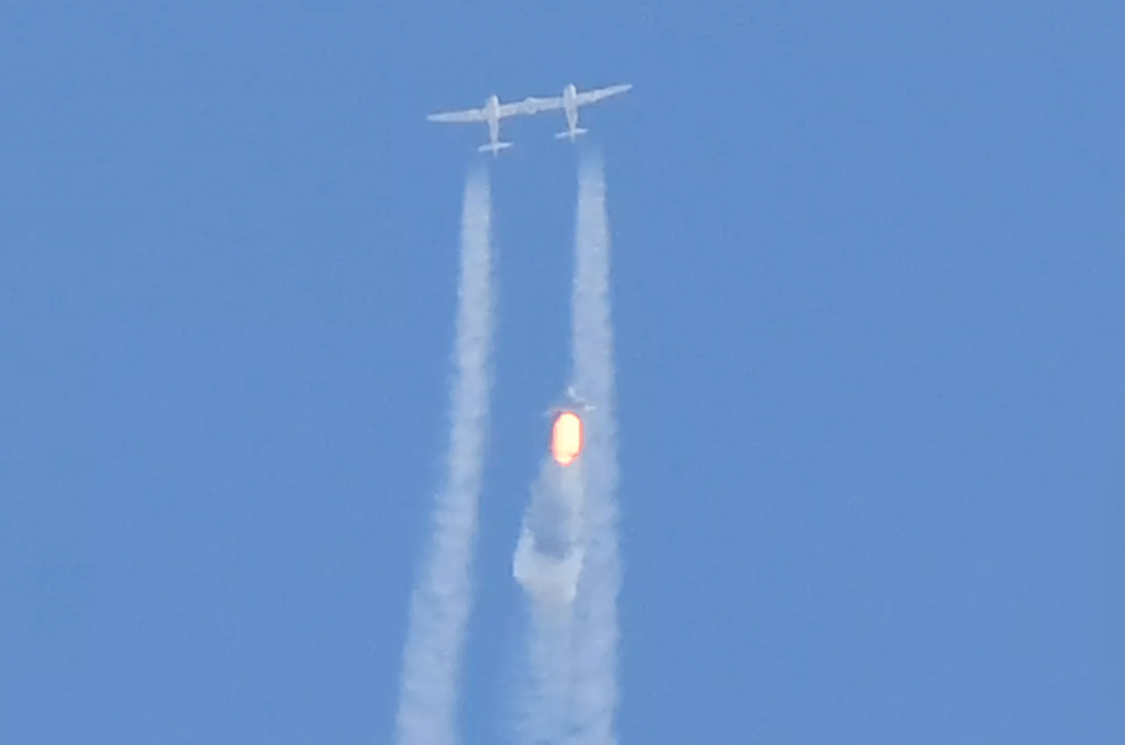 Virgin Galactic founder Richard Branson finally touches Space, returns safely (Video)