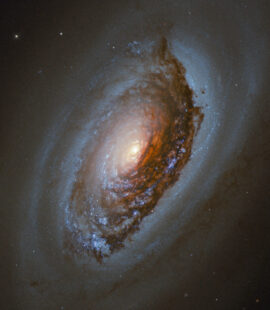 Hubble Looks at a ‘Black Eye’ Galaxy
